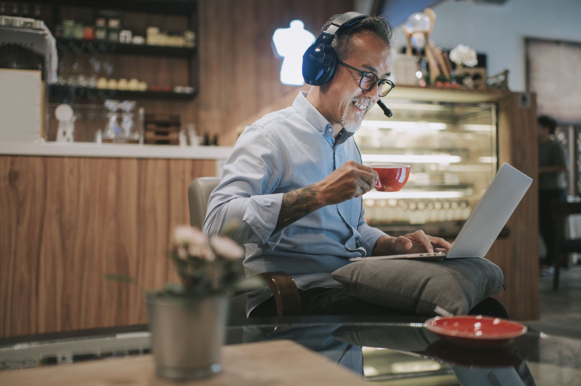 person working on his laptop at a cafe